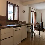 公寓 Maison De Village Avec Jardinet *