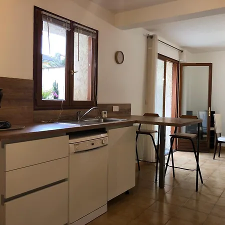 Апартаменты Maison De Village Avec Jardinet *